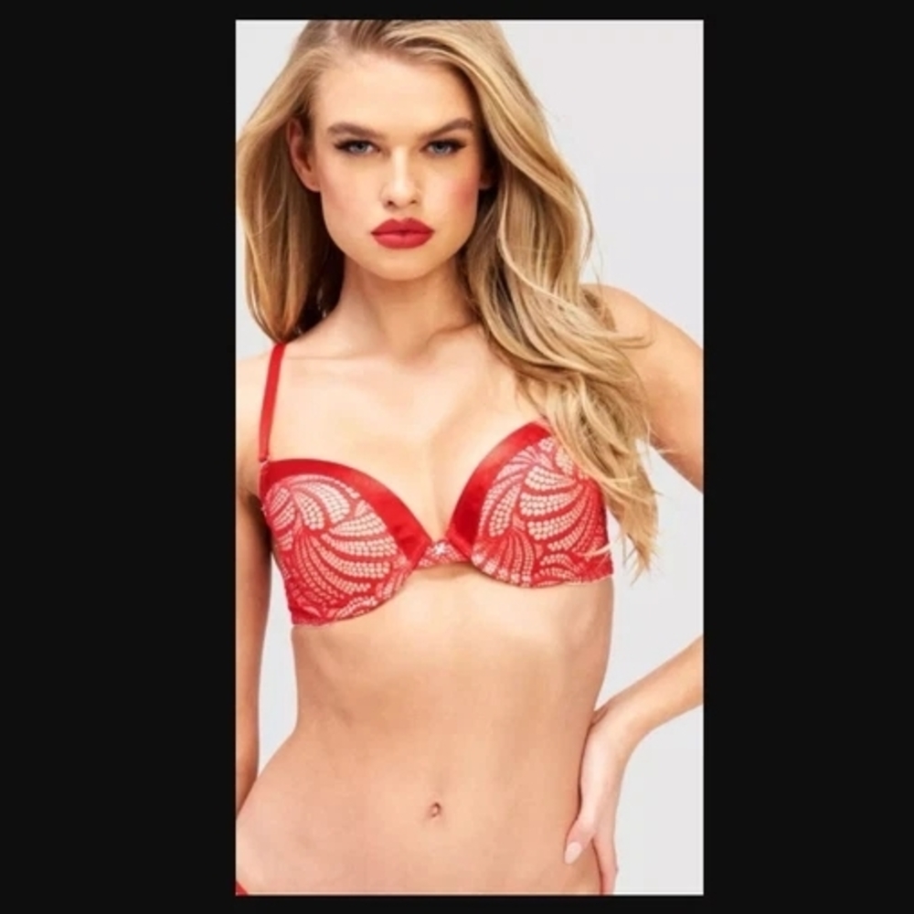 NWT Sexy Frederick's of Hollywood Extreme Cleavage Red Lace Push Up Bra 38C